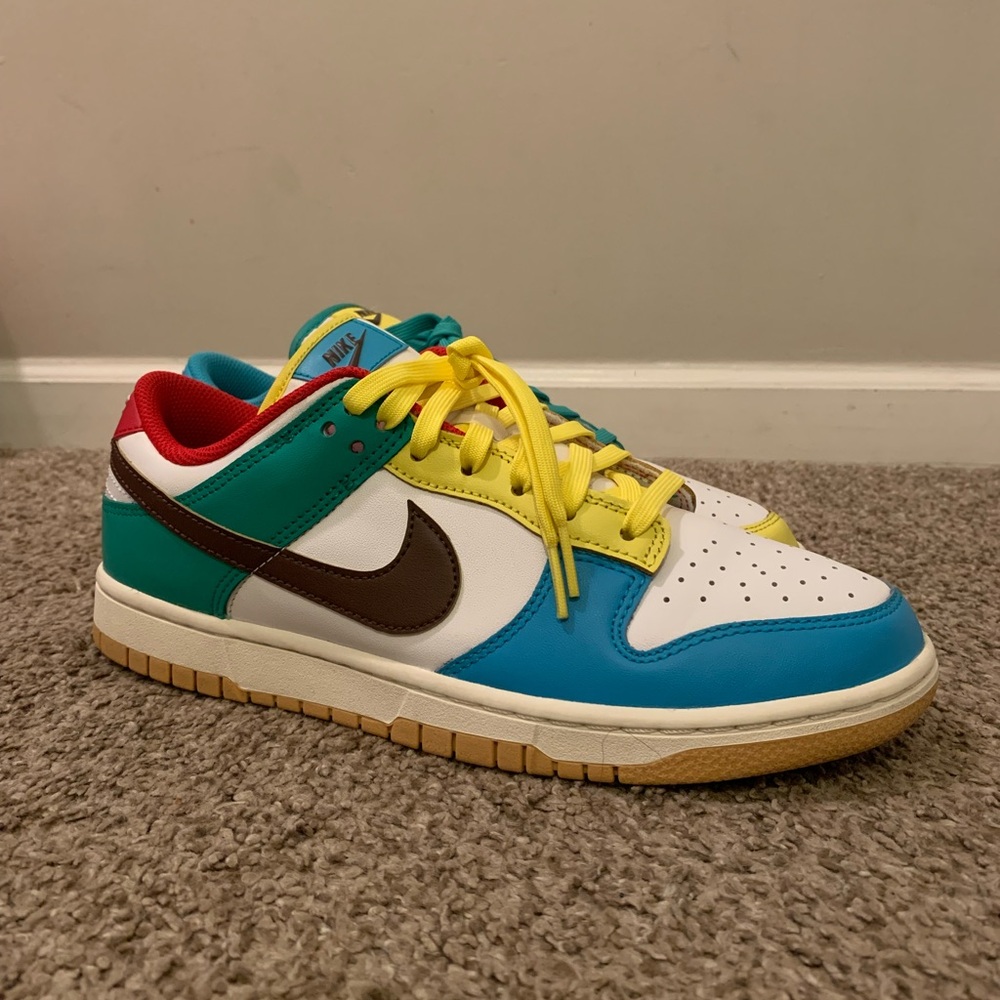 Dunk low SE Free.99